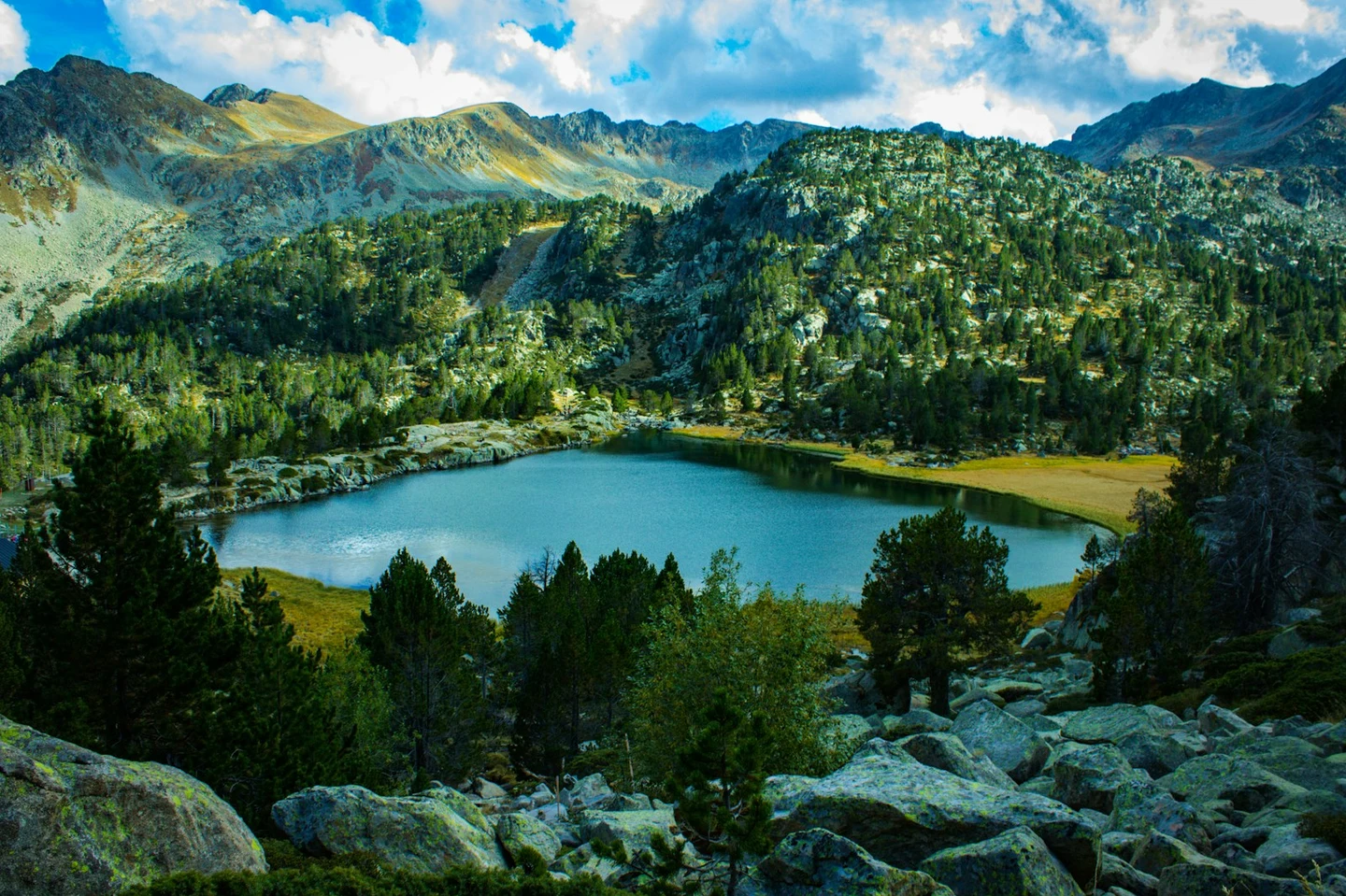 Bergsee in den Pyrenäen Andorras