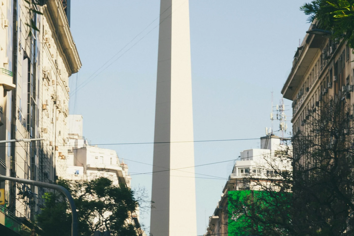 Der Obelisk an der Avenida 9 de Julio in Buenos Aires