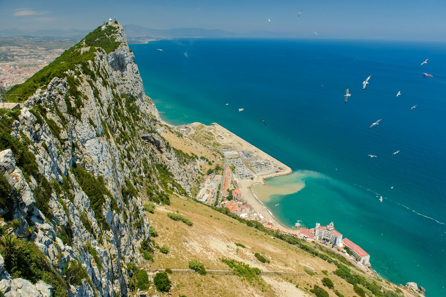 Die Ostseite des Felsens von Gibraltar mit Catalan Bay