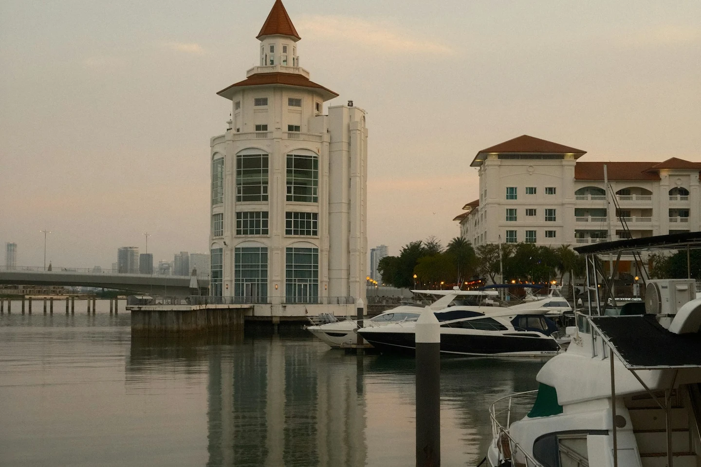 Straits Quay Marina auf Penang am Abend