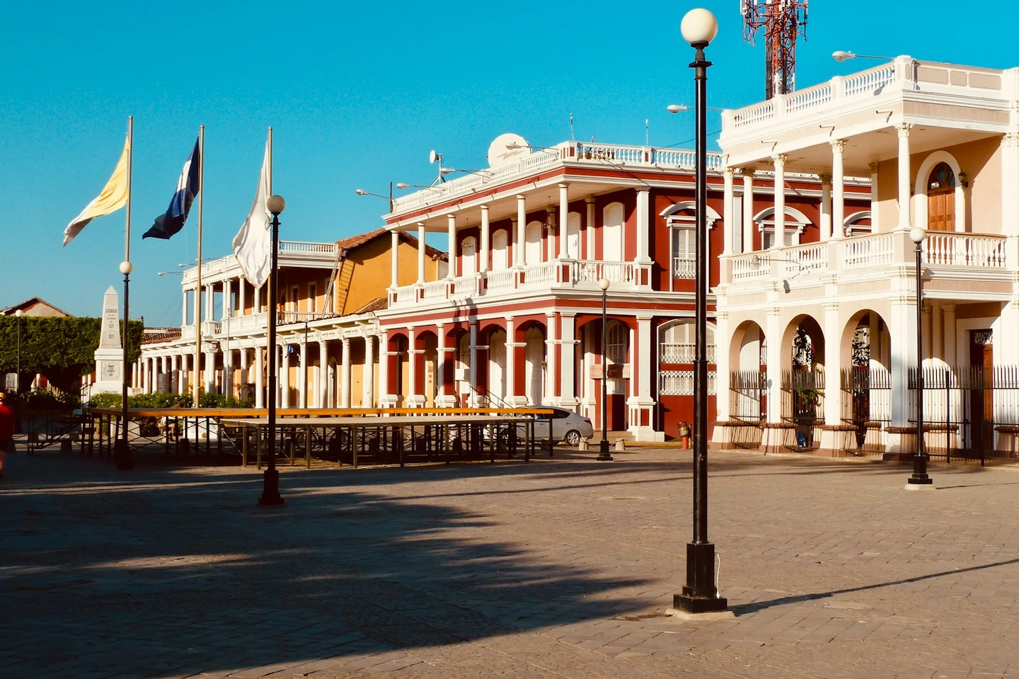Kolonialfassaden an der Plaza von Granada, Nicaragua