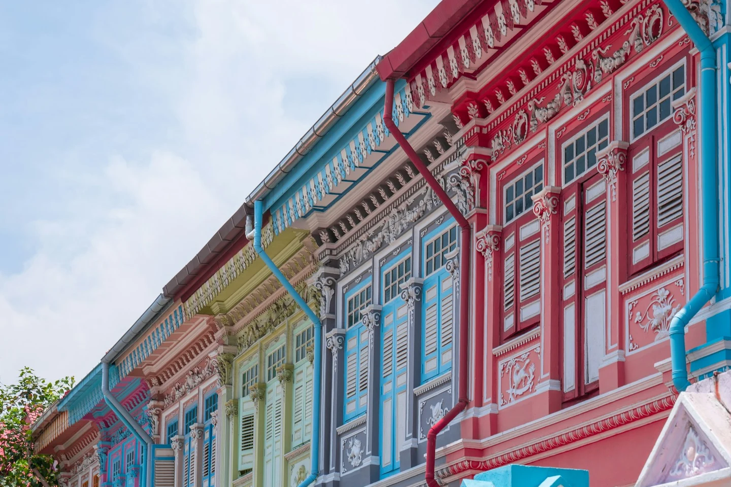 Bunte Shophouse-Fassaden in einem Wohnviertel von Singapur